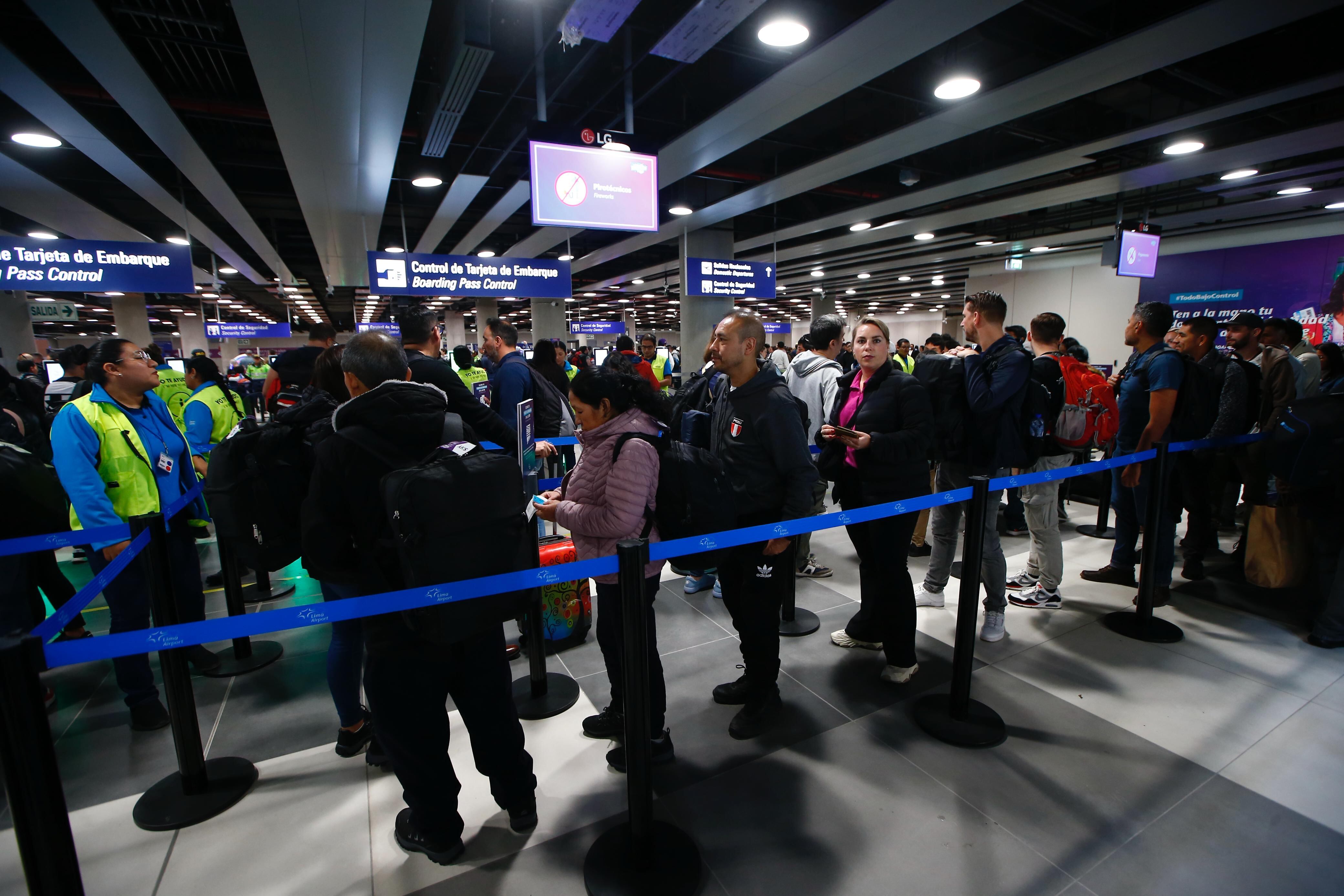 Nuevo aeropuerto Jorge Chávez inició operaciones ayer por la mañana.