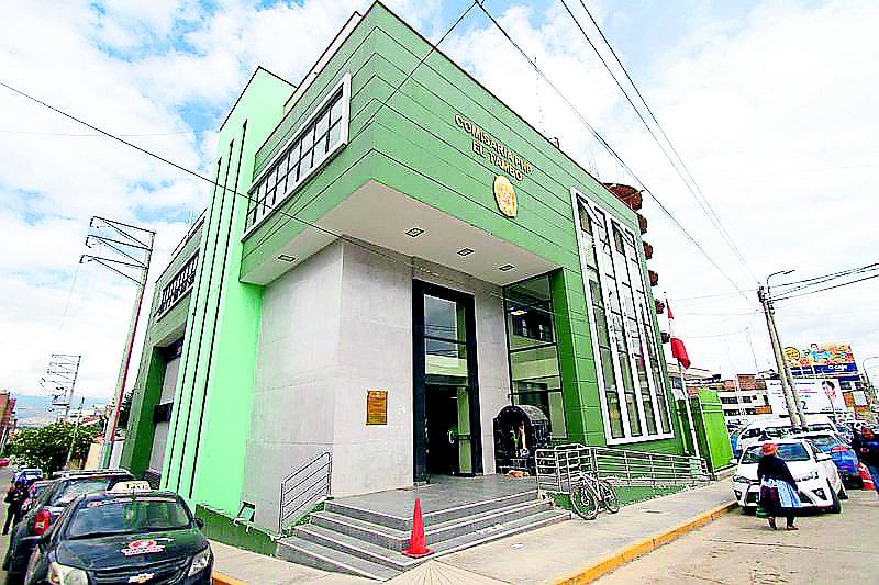 Tres de siete policías que pasan prueba rápida dan positivo al virus en comisaría de El Tambo