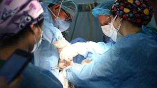 Médicos extirpan tumor gigante de pelos que obstruía estómago de niña