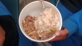 Padres se quejan por arroz “mazamorra” en colegio Mariano Melgar y director atribuye a técnicas de preparación (VIDEO)