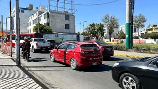 Arequipa: Vecinos se quejan por choques debido a obra municipal sin señalización (VIDEO) 