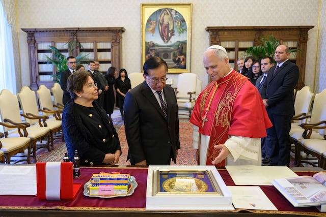 This photo taken and handout on June 18, 2026 by The Vatican Media shows Pope Leo XIV during a meeting with Jos� Maria Balcazar, President of Peru, in The Vatican. (Photo by Handout / VATICAN MEDIA / AFP) / RESTRICTED TO EDITORIAL USE - MANDATORY CREDIT "AFP PHOTO / VATICAN MEDIA" - NO MARKETING - NO ADVERTISING CAMPAIGNS - DISTRIBUTED AS A SERVICE TO CLIENTS