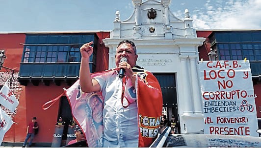 Aseguran que no cederán “ante presiones ni discursos de odio”. Exburgomaestre respondió en sus redes sociales: “Cobardes”.