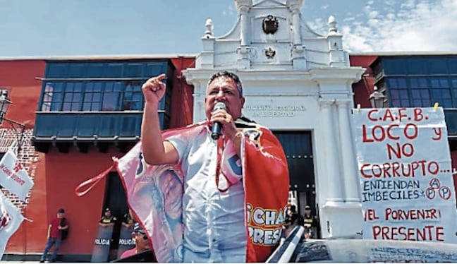Aseguran que no cederán “ante presiones ni discursos de odio”. Exburgomaestre respondió en sus redes sociales: “Cobardes”.