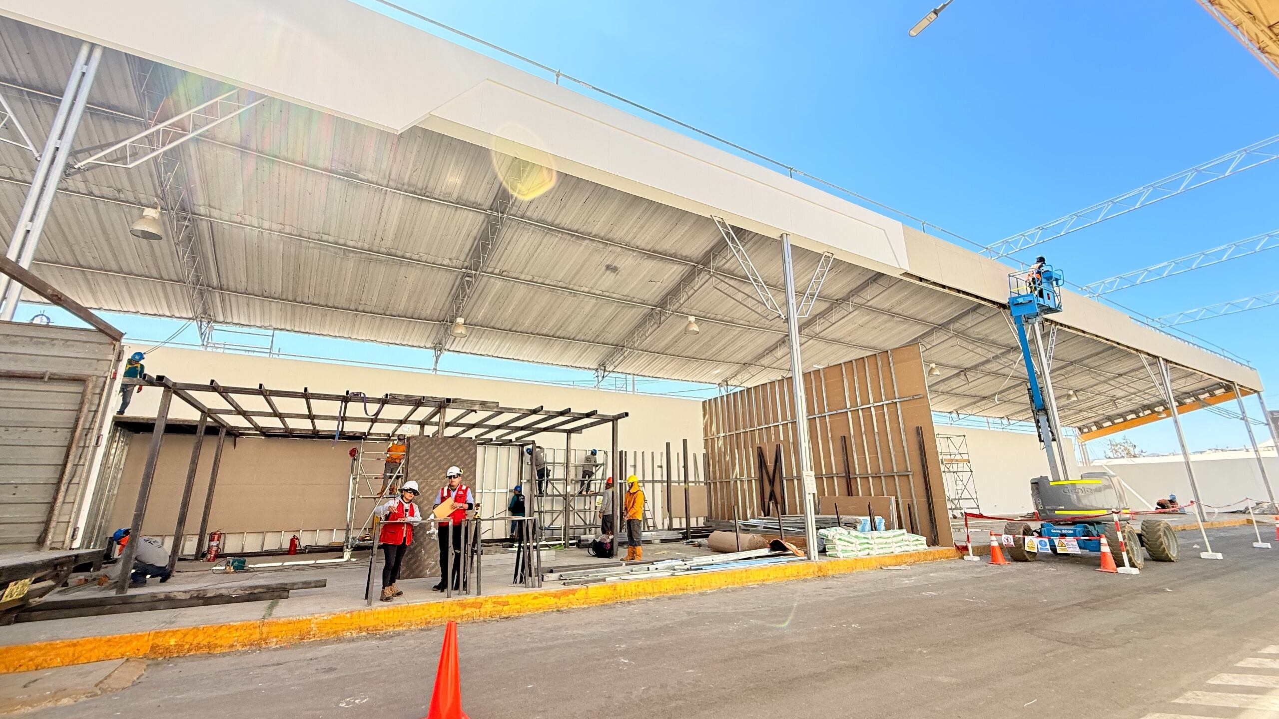 Avance físico en campo ferial Cerro Juli para PERUMIN 37. Foto: difusión.