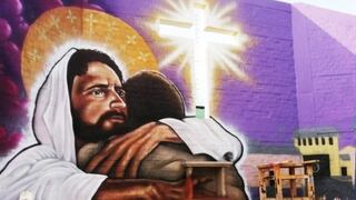 Internos del penal de Tumbes pintan mural con el rostro de Jesucristo
