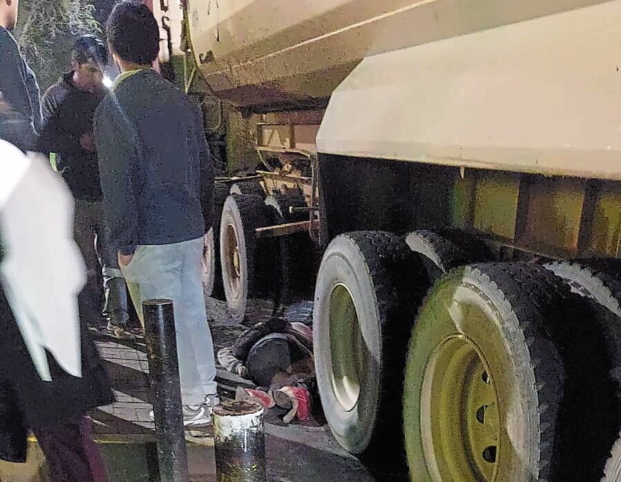 Obrero se salva de morir bajo un camión en Arequipa (Foto: GEC)
