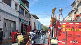 Arequipa: Incendio en calle 2 de Mayo deja dos habitaciones con daños materiales