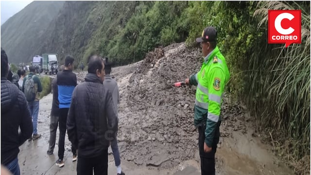 Por deslizamiento de piedras y lodo pase restringido en la Carretera Central entre Chanchamayo y Tarma