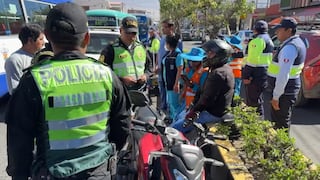 Trabajadora de parques y jardines y un motociclista resultan heridos por choque en Arequipa