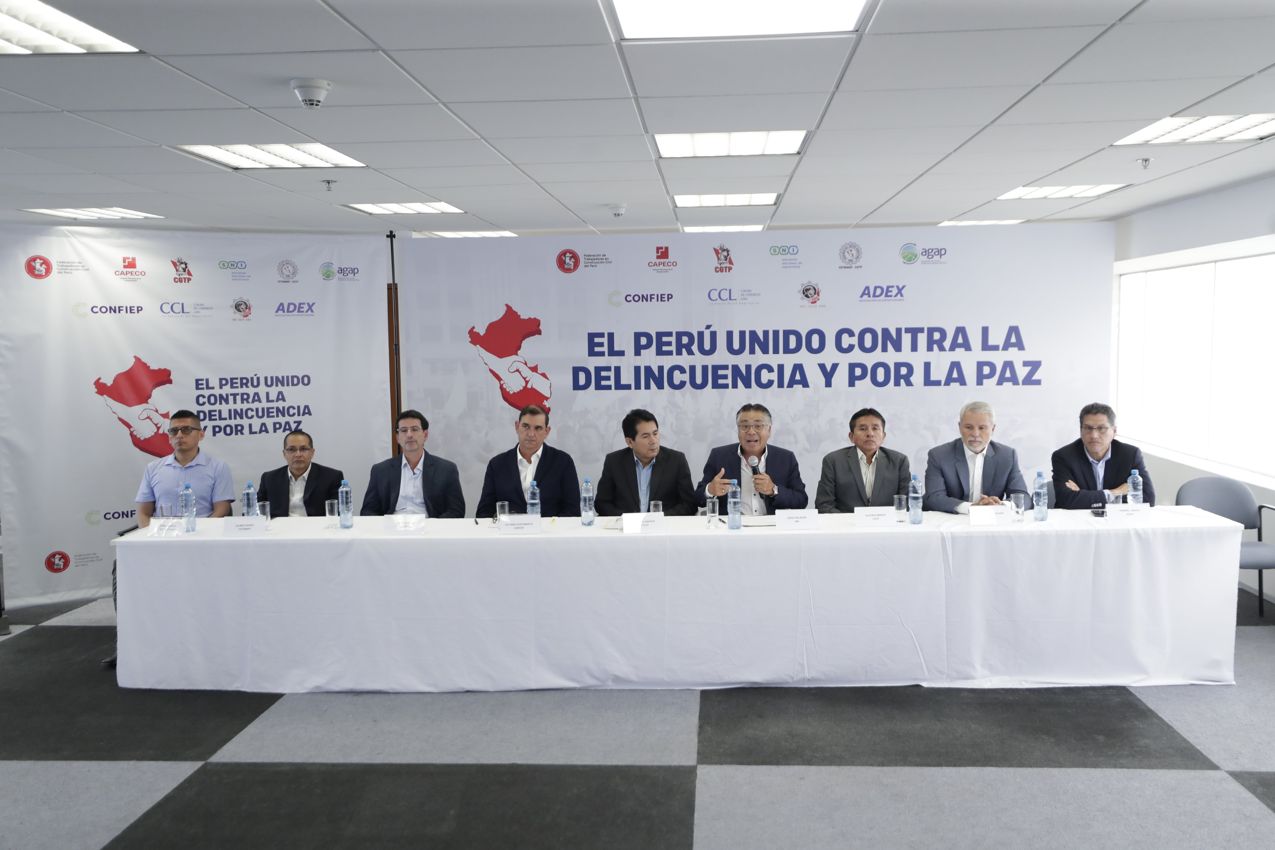 Conferencia de gremios de trabajadores y empresarios contra la inseguridad.