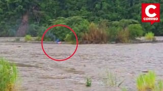 Crecida del río Chanchamayo deja a pareja atrapada en un islote