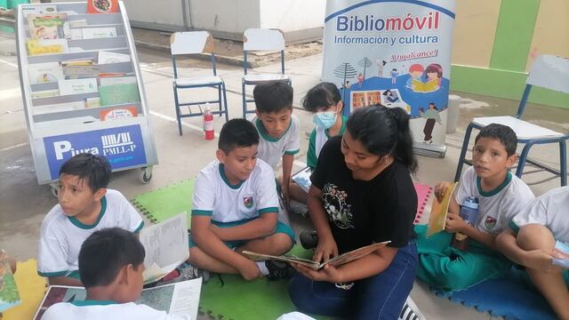 El “Bibliomóvil” municipal inició las visitas a los colegios de Piura