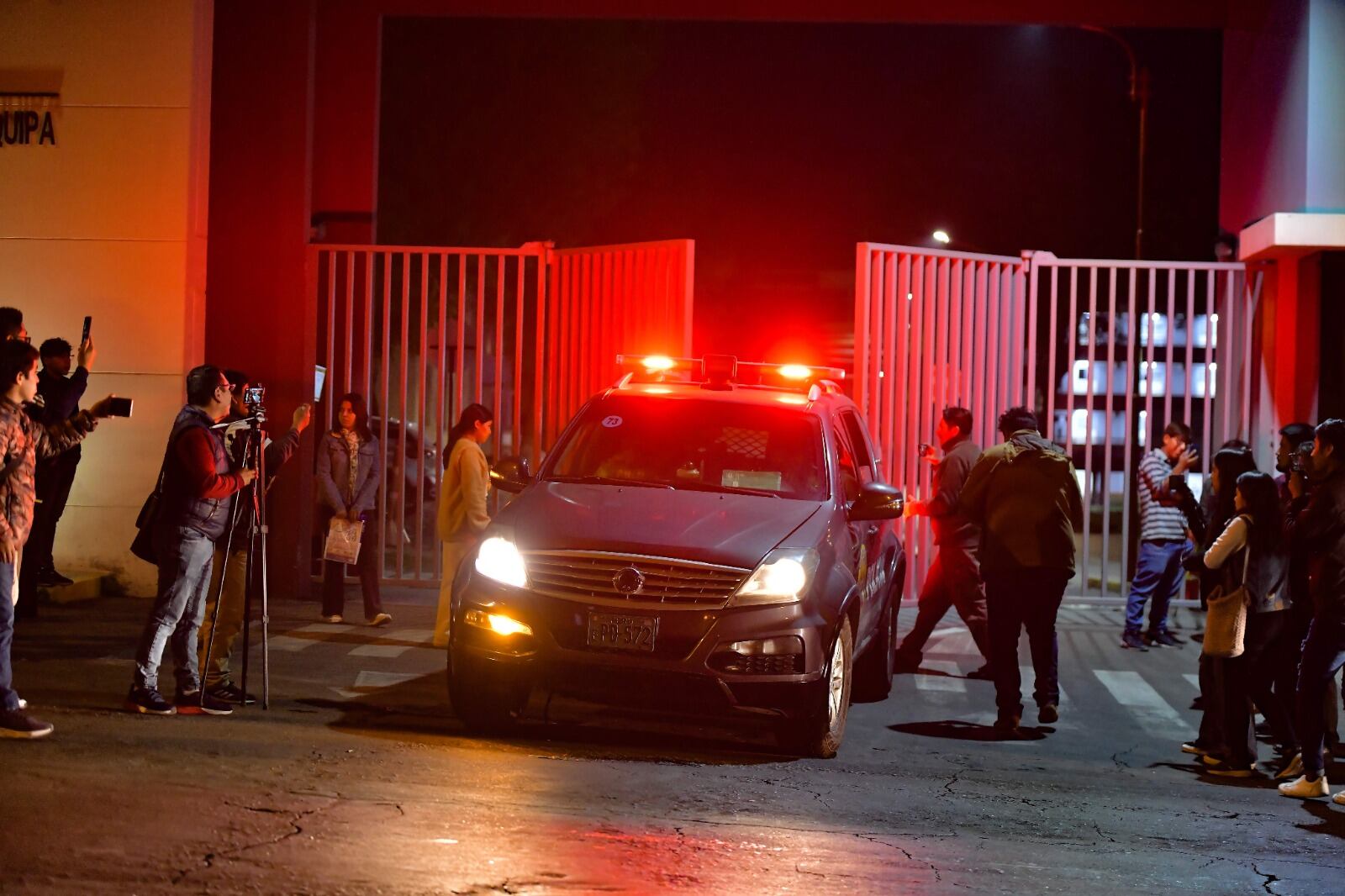 Policía investiga el caso de feminicidio en la UNSA. (Foto: Diego Ramos)