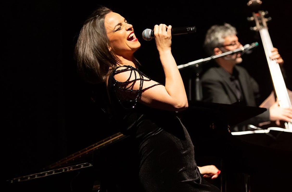 “Piaf por Anne Carrere” es el nombre del espectáculo que presentará la intérprete este 29 de agosto. La artista habló con Correo y nos cuenta la experiencia que significa rendirle homenaje a la inmortal diva francesa