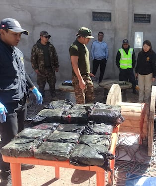 La droga era transportada bajo la modalidad de encomienda dentro de un vehículo de carga. El cargamento fue detectado durante un operativo conjunto entre Aduanas, la Policía y el Ministerio Público.