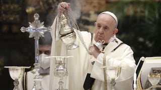 El papa Francisco visita a las personas sin hogar que se vacunan contra el COVID-19 en el Vaticano 