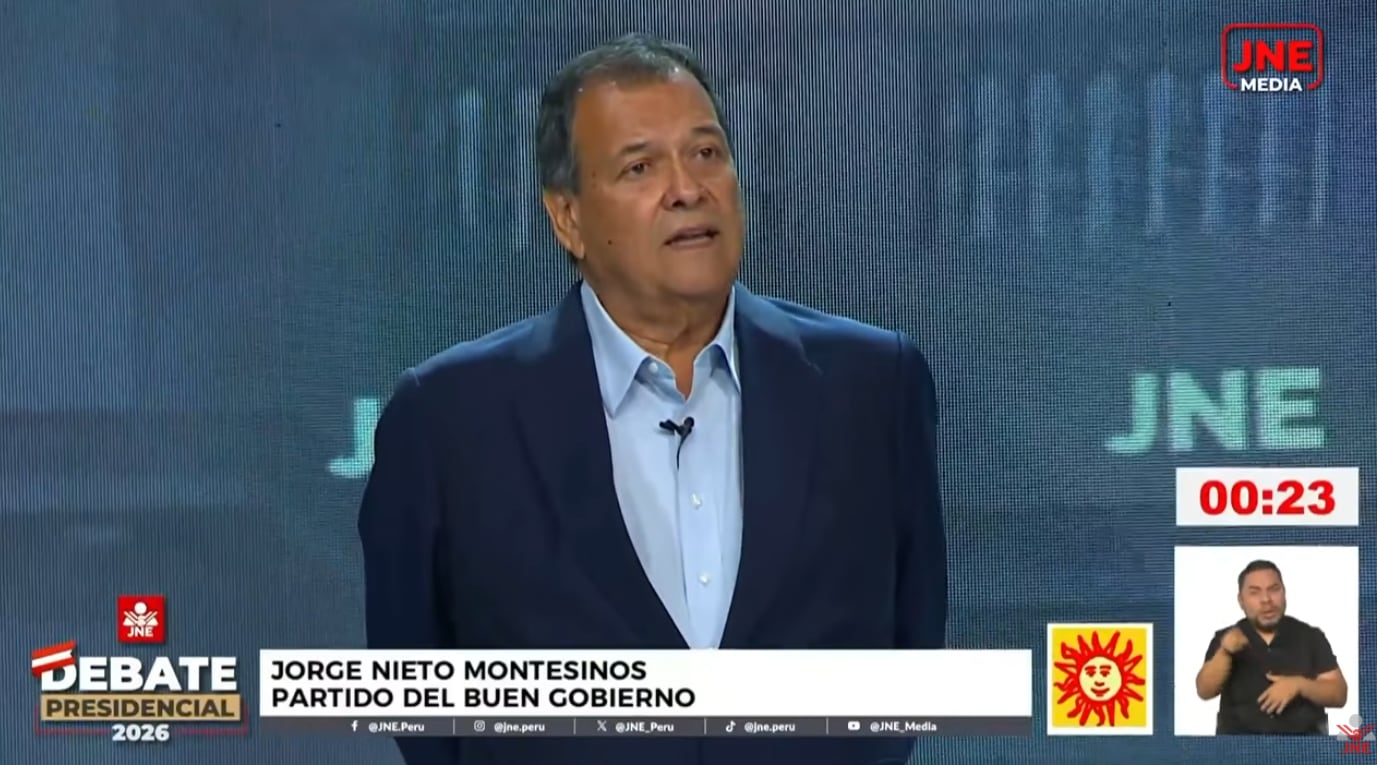 El candidato del Partido del Buen Gobierno respondió a una pregunta ciudadana sobre descentralización y planteó revisar el modelo regional para fortalecer la gestión local.