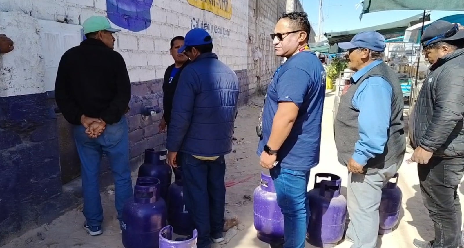 Pobladores forman colas para comprar balón de gas (Foto: Difusión)