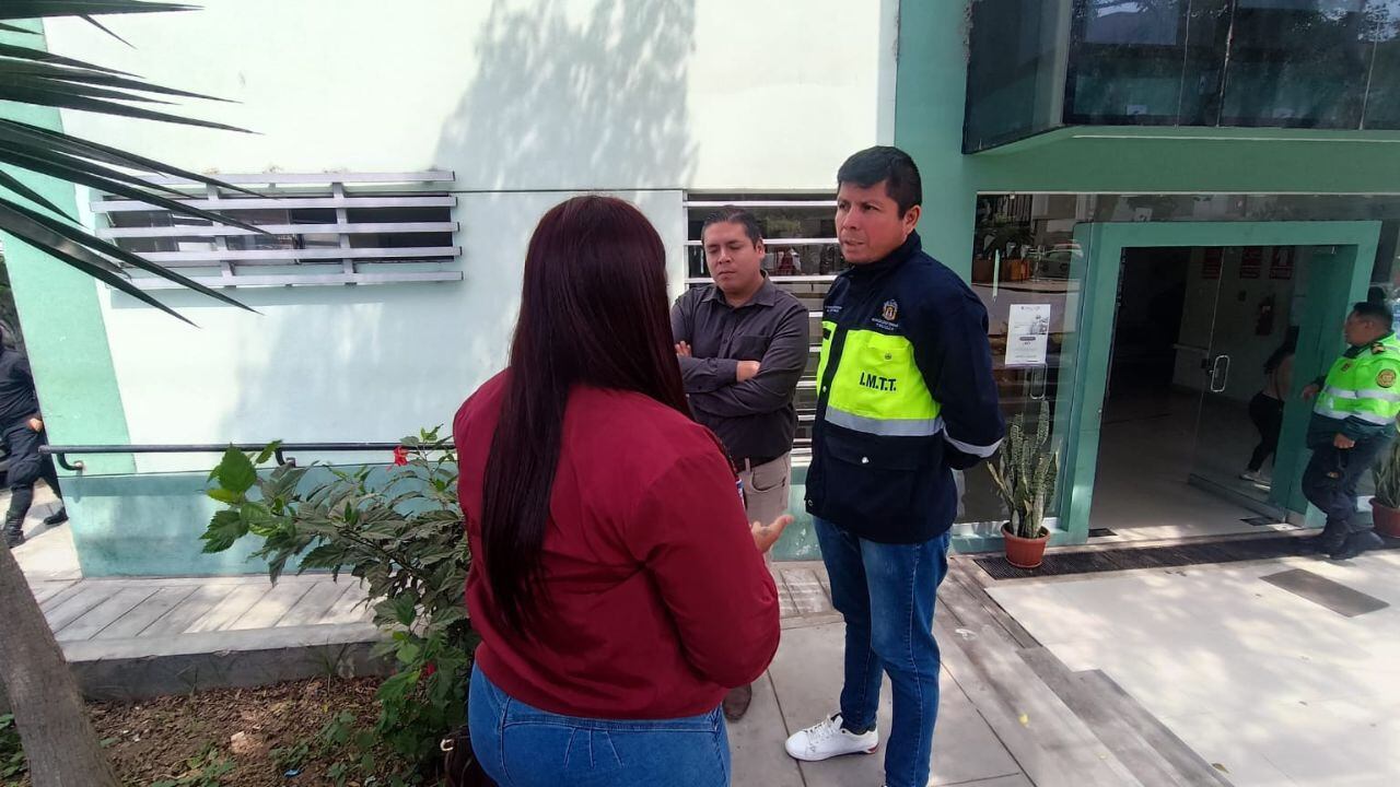 El trabajador edil apoyaba en las labores de control en la avenida América Oeste cuando fue atacado por transportistas.