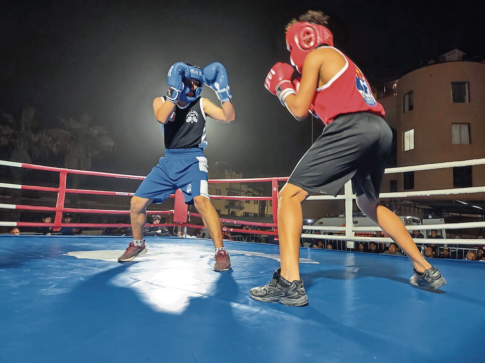 Deportistas pelean en torneo en la ciudad de Arequipa. Foto: GEC.