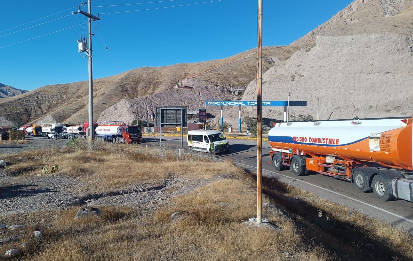 En el kilómetro 28 de la carretera Binacional están varados más de 200 vehículos