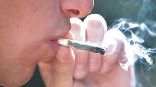 El humo de la Marihuana también afecta a la gente al igual que el tabaco