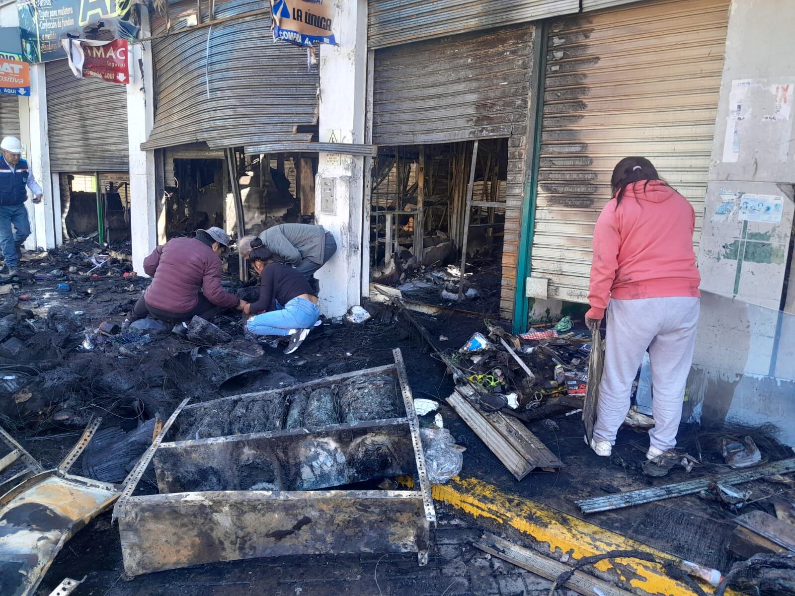 El fuego arrasó todo a su paso. (Foto: Yorch Huamaní)