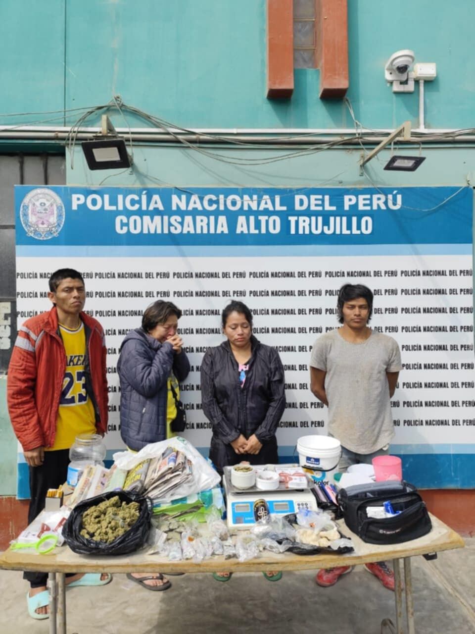 Tras días de seguimiento, la Policía allanó la casa del clan familiar “Los Camellos del Alto”. Detuvieron a cuatro de sus miembros.