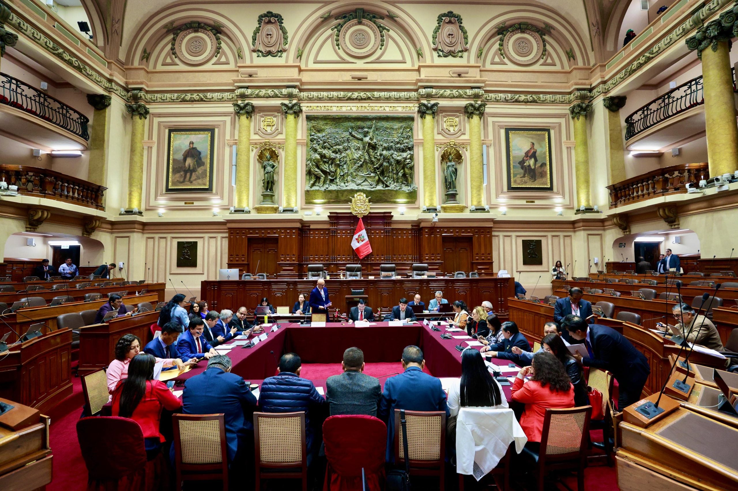 La Comisión de Presupuesto del Congreso sesionó este martes 30 de junio con presencia del ministro de Economía y Finanzas, Roberto Acuña. (Foto: Congreso)