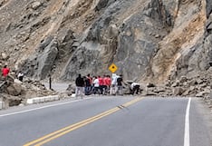 Derrumbe de piedras bloquea la Panamericana Sur entre Ocoña y La Planchada (VIDEO)