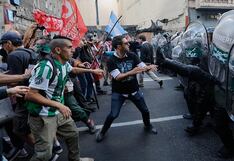 Argentina: Jubilados marchan con apoyo de hinchas de más de 40 clubes de fútbol