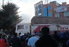 Puno: Chofer de camión cargado de contrabando fuga de operativo y embiste a motociclista