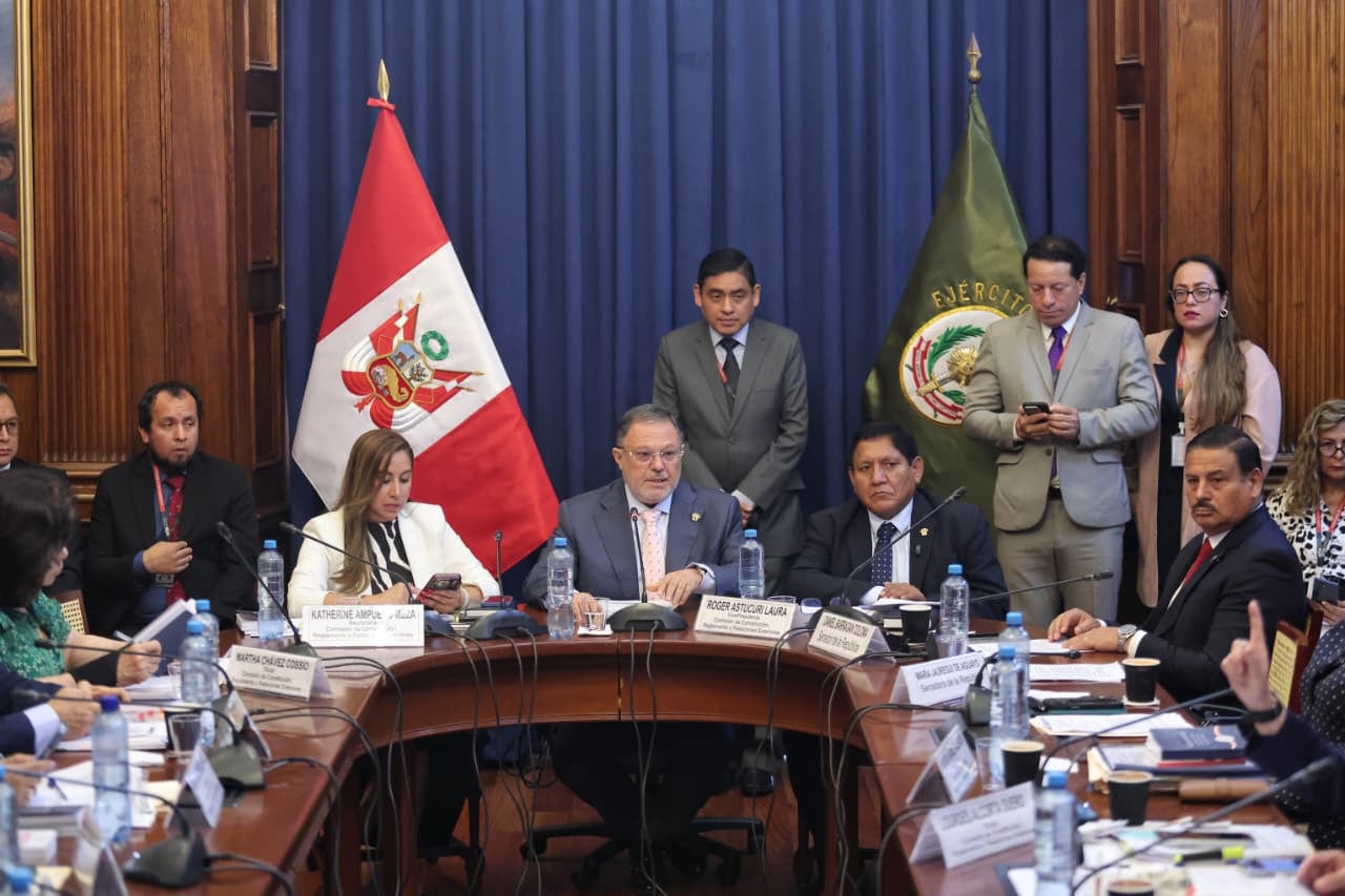El grupo de trabajo presidido por Carlos Mesía, de Fuerza Popular, respaldó la delegación de facultades legislativas al Poder Ejecutivo. Sin embargo, quedó pendiente la discusión sobre siete materias adicionales que podrían incorporarse a los 20 puntos aprobados por la Cámara de Diputados. (Foto: Joel Alonzo @photo.gec.)