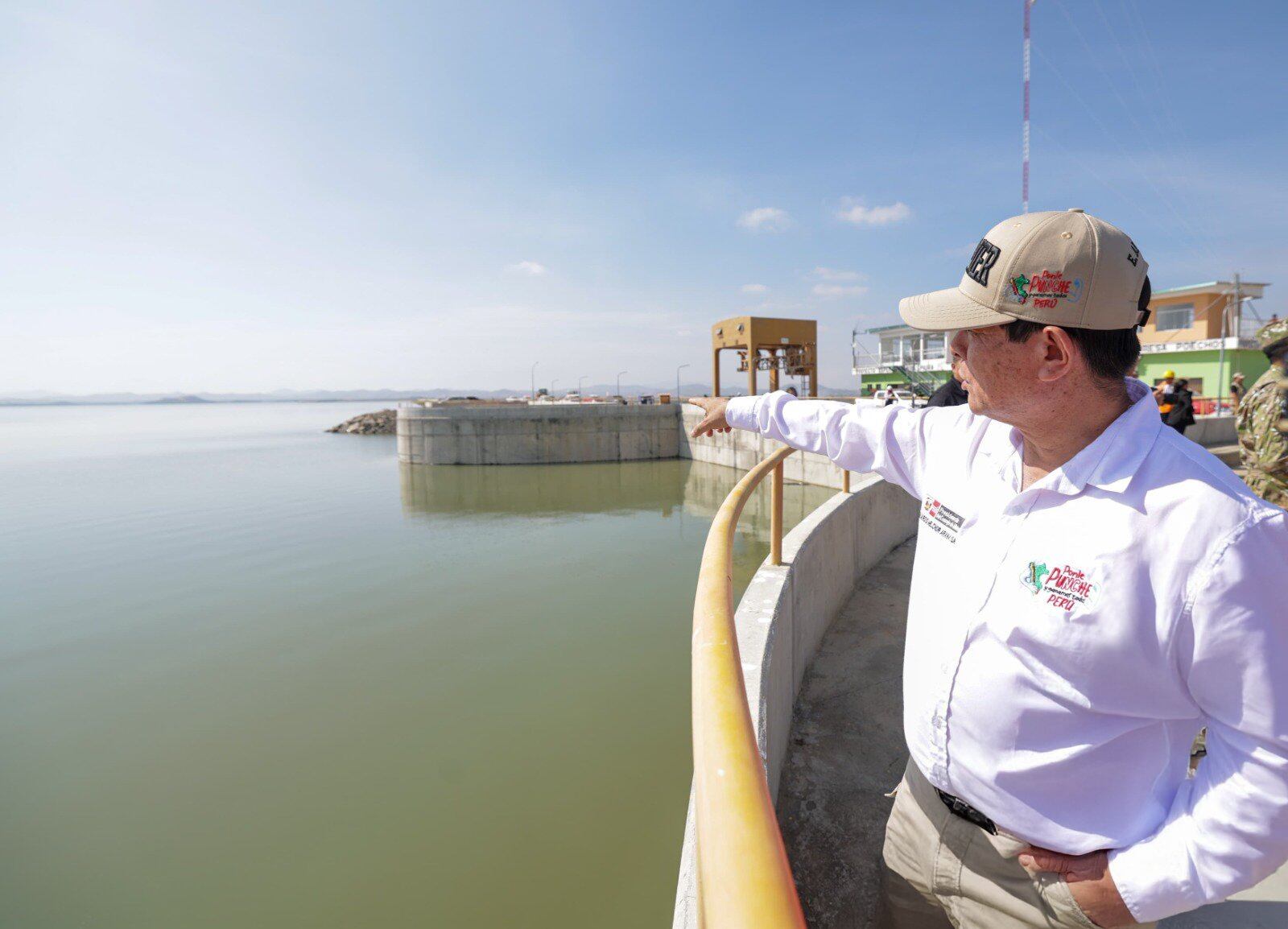 El reservorio solo tiene el 50 % de su almacenamiento original porque tiene bastante barro sedimentado.