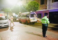 Atacan y prenden fuego a una combi en el Callao (GALERÍA)