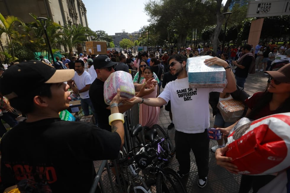 La solidaridad se hace presente en diversos puntos de Lima, donde voluntarios reciben donaciones para apoyar a las víctimas de los terremotos en Venezuela