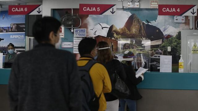 La Victoria: personas llegan a terminales para viajar al sur del Perú pese a recomendación de postergar viajes por bloqueos