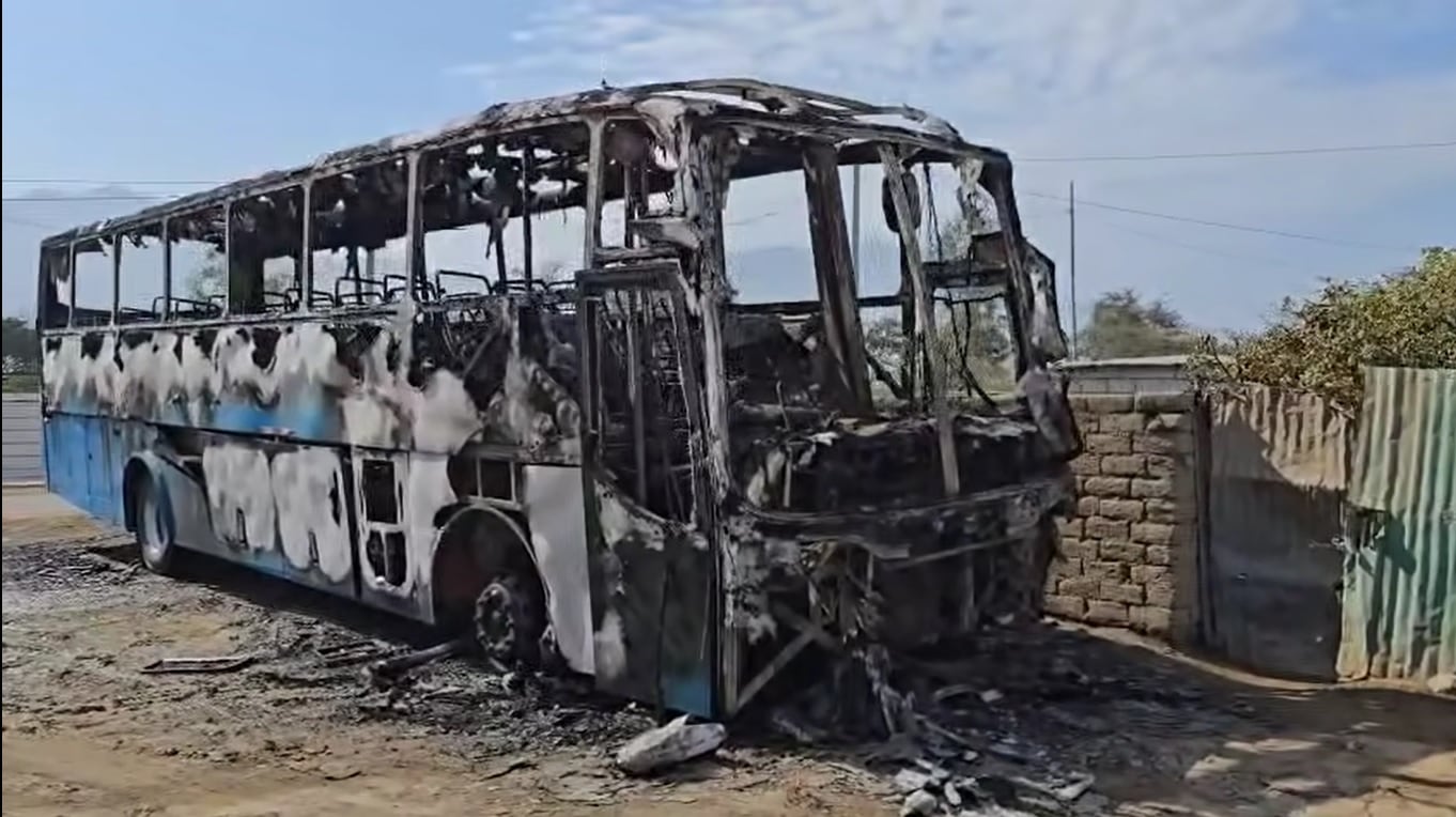 Delincuentes le prendieron fuego a dos vehículos en la provincia de Chepén. A una de las víctimas le exigen el pago de S/ 5 mil para no continuar con atentados.