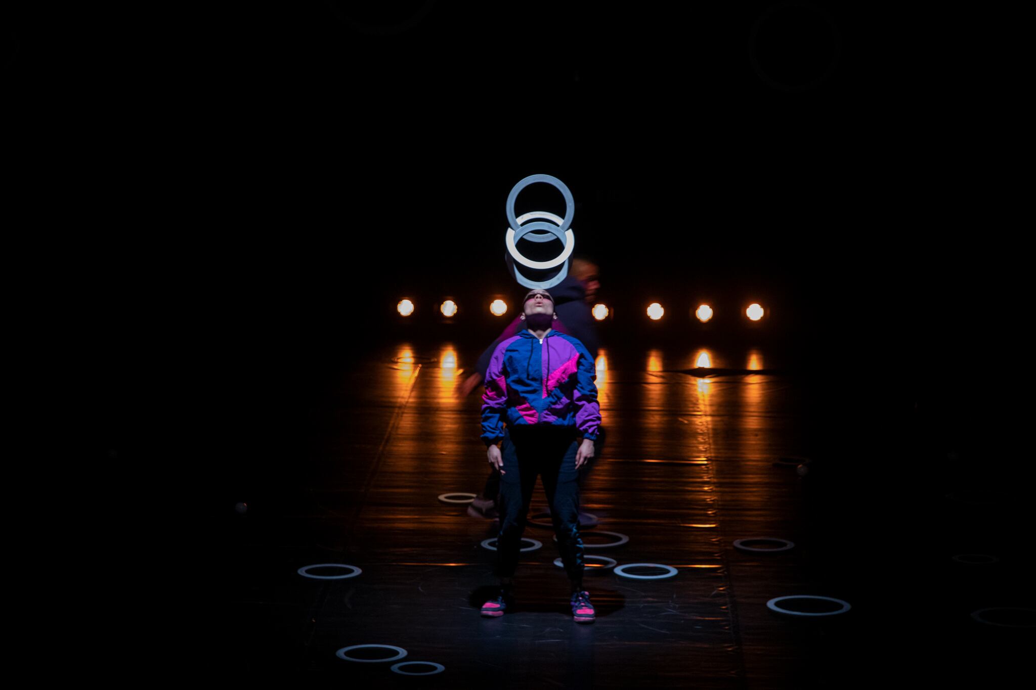 La obra familiar dirigida por Eduardo Cardozo combina humor, acrobacias y teatro físico en una historia sobre la imaginación y la unión. Estrena el sábado 18 de octubre a las 4:00 p.m.