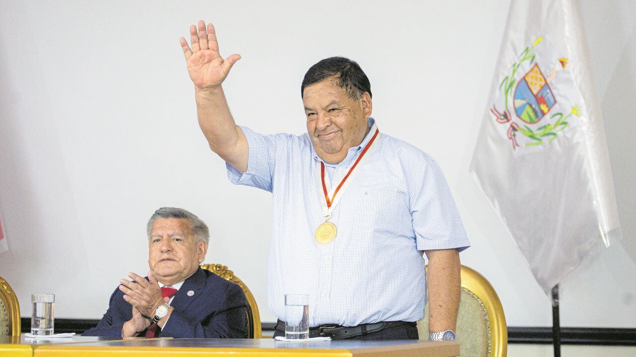 Contraloría confirmó que Abner Ávalos recibió una licencia remunerada a sus labores de profesor en Santiago de Chuco de manera irregular.