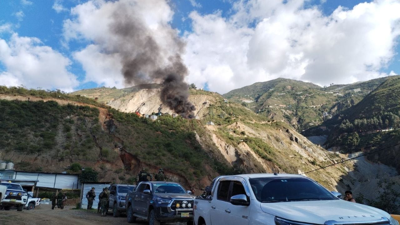 El jefe de la Dinoes en La Libertad, coronel PNP Javier Arana, mencionó que desde el último 14 de abril ejecutaron cinco operativos en donde destruyeron detonadores, toneladas de material metálico, dinamita y generadores de energía. También confirma que mineros ilegales ahora se posicionan en otras provincias del ande.