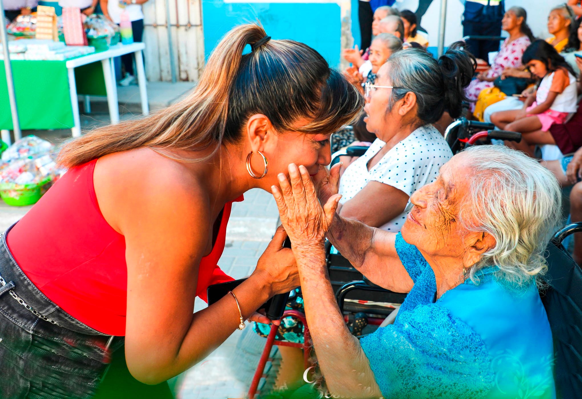 Madres recibieron homenajes de diversas instituciones piuranas.