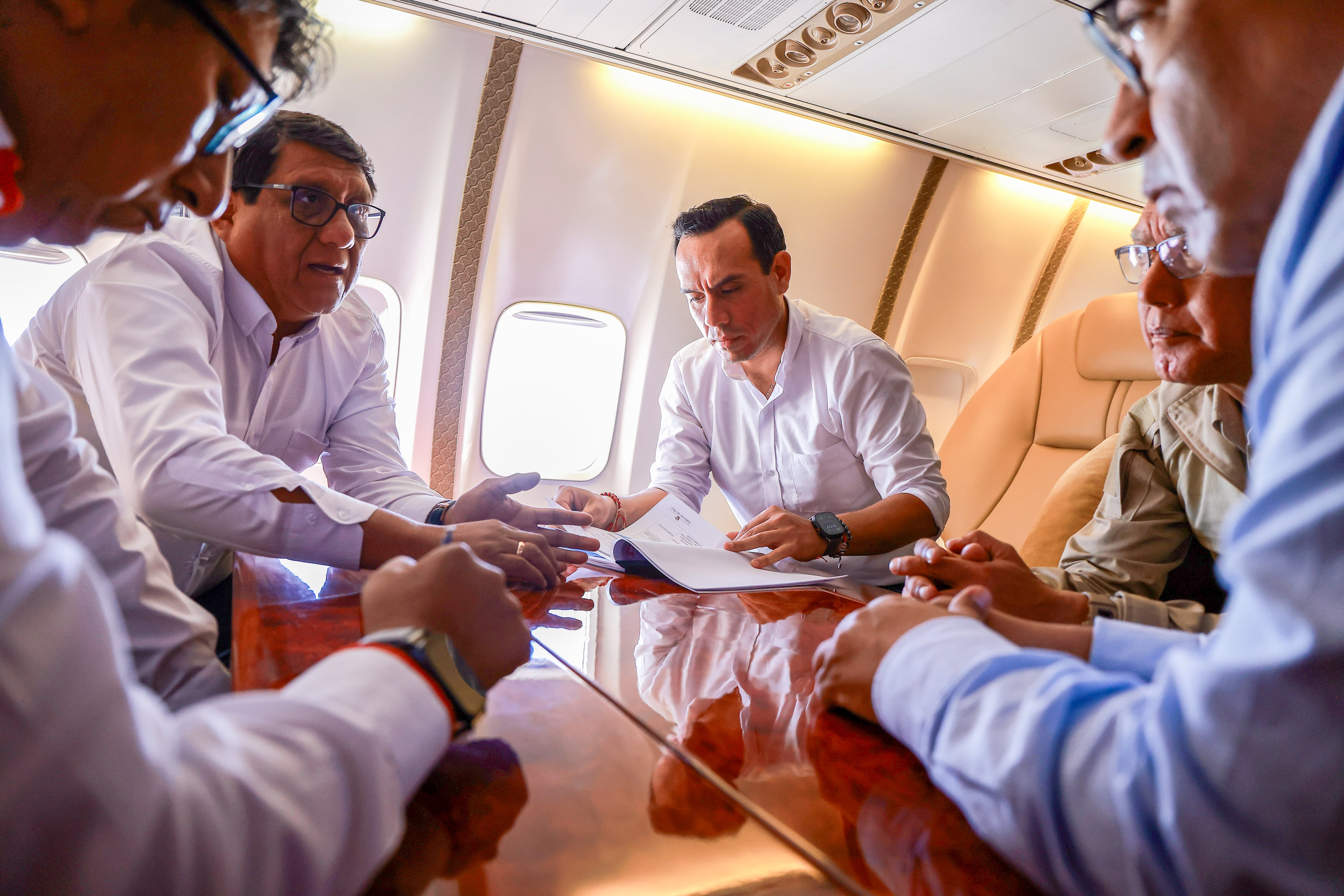 El mandatario fue recibido por autoridades regionales y locales en el aeropuerto Pedro Canga Rodríguez, en el inicio de una nueva visita de trabajo. FOTO: PRESIDENCIA