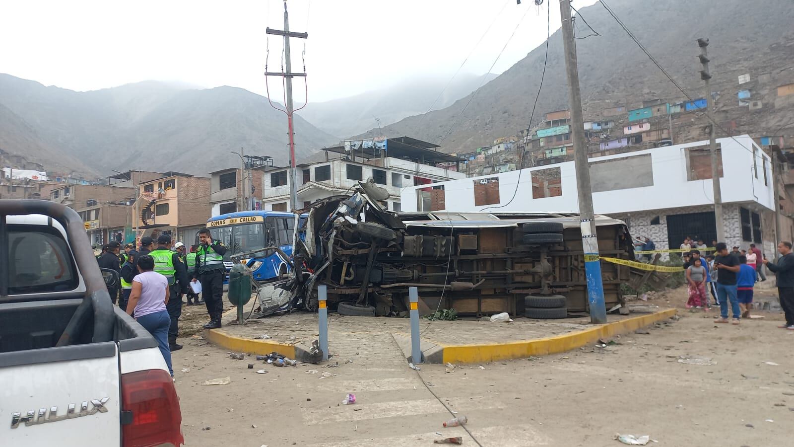 Cinco personas fallecieron en accidente en la vía Pasamayito en Comas. Foto: GEC