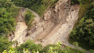 Pasco: Huaico bloquea vía en la Quebrada Honda en Pozuzo
