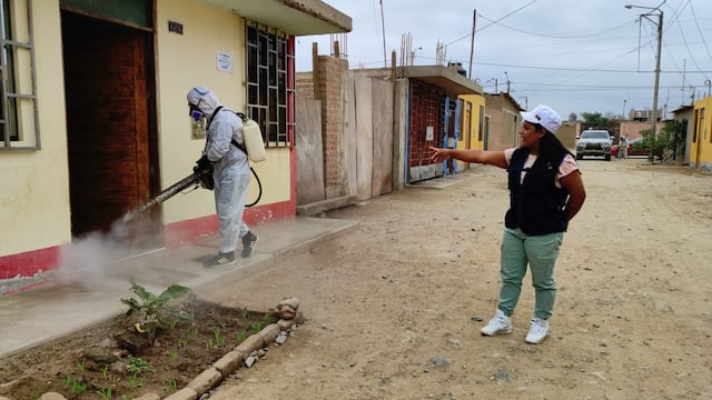 Trujillo: Fumigan centro poblado para frenar el avance del dengue