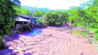 ​Intensas lluvias inundan casas, bloquean carreteras y destruyen cultivos