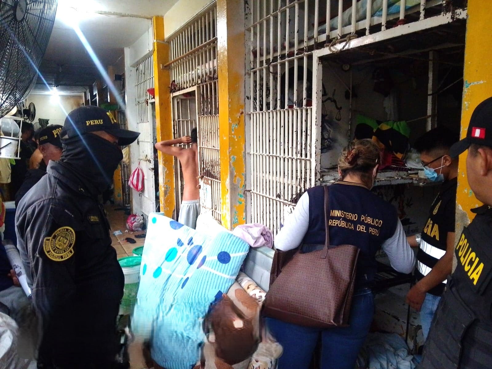 Realizan operativo en interior del penal de Piura