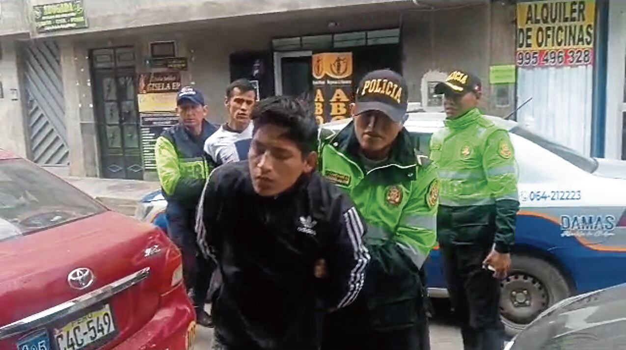 Lo denuncian por robar celular, a él y otros siete